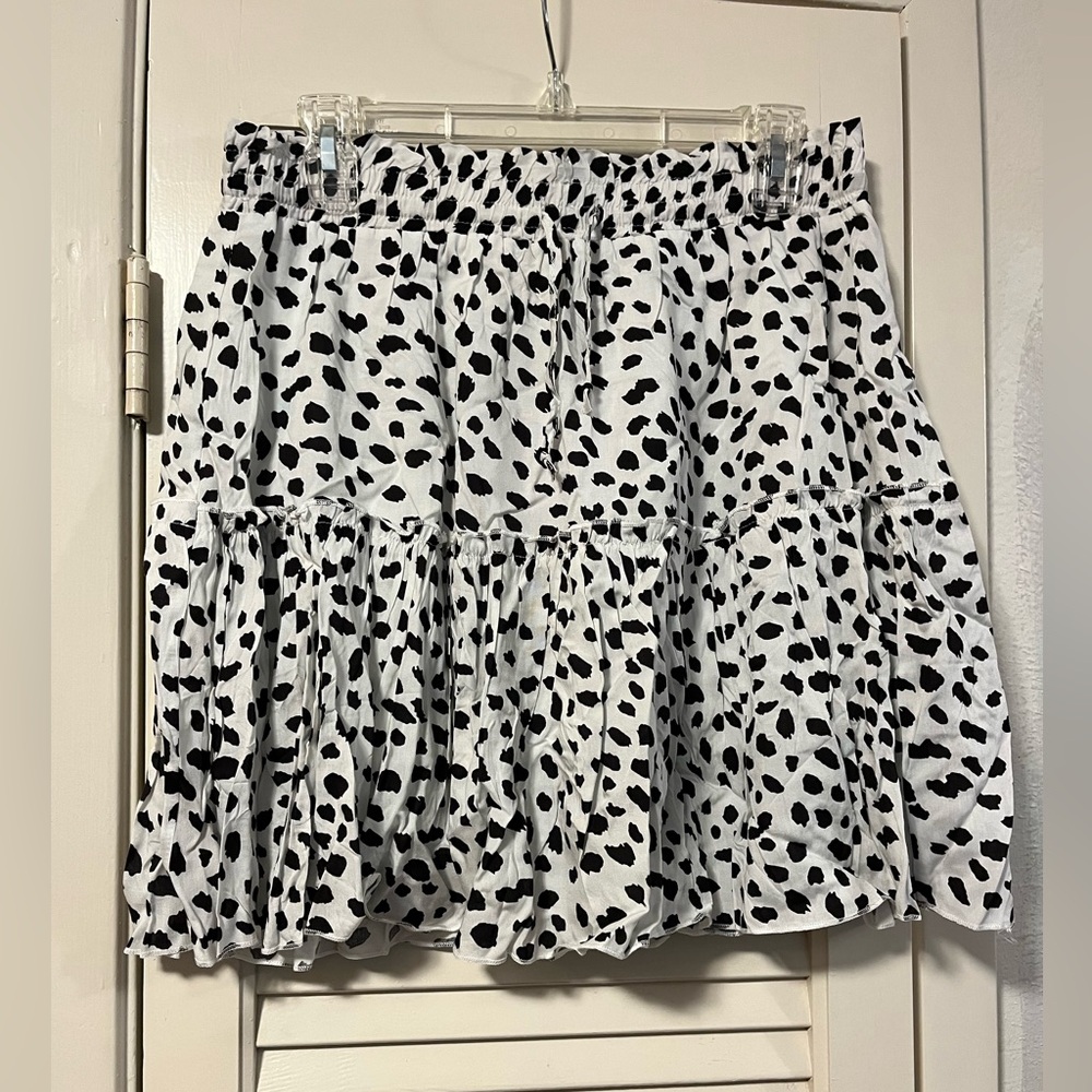 Alelly Blk/White ruffly short skirt